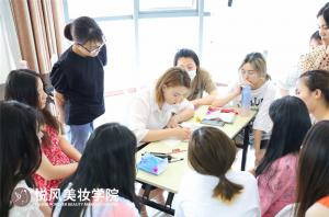 一般化妆培训学校课程有哪些？