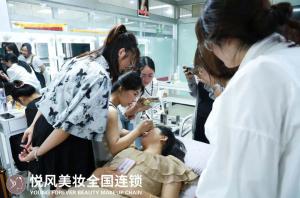学化妆总被额外收费？择校透明收费辨别方法分享
