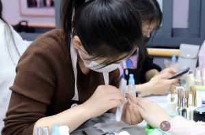 零基础学化妆，择校要避开哪些误区？